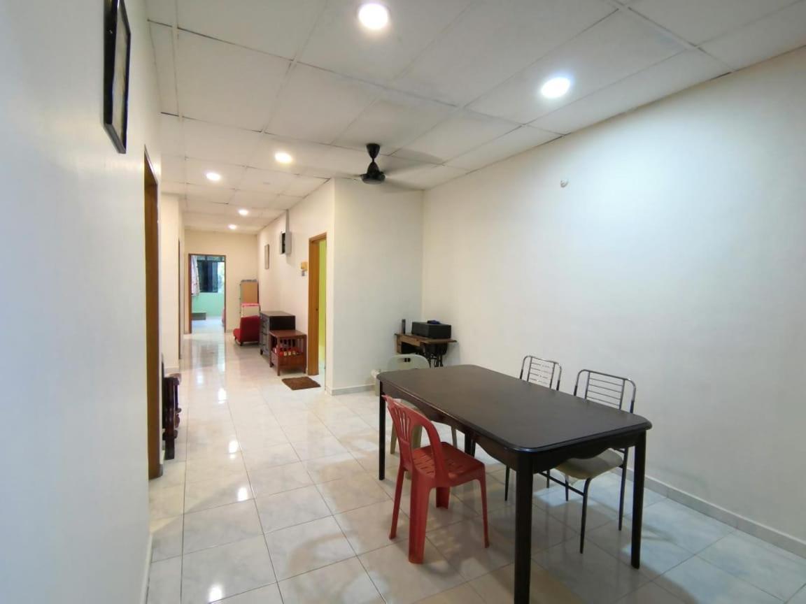 Cosy Homestay Ulu Tiram Exterior foto
